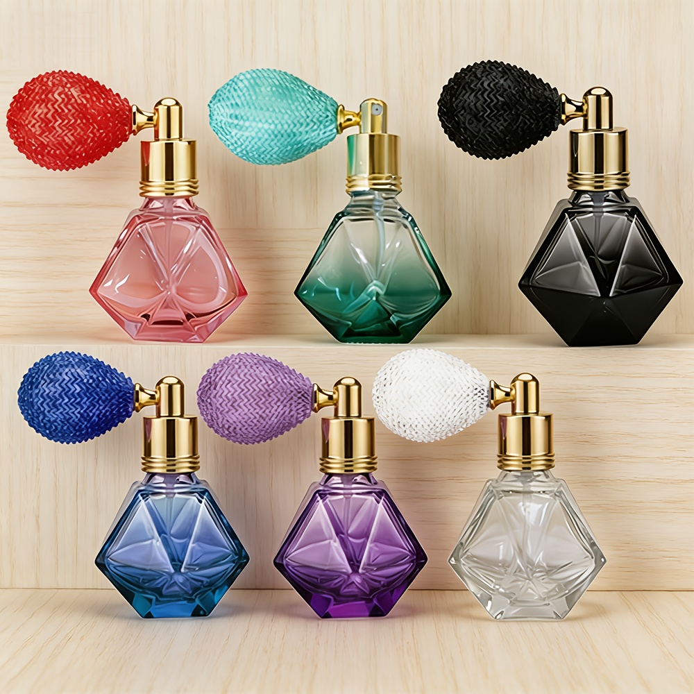 Luxury Skincare Dupes - 1つのエアクッション式化粧品スプレーボトル、ガラス製スプレーボトル、エレガントで高級感のあるスタイル、スキンケア製品、メイクアップグリッター、セッティングパウダー、香水などの充填に適しています。 多機能、美しいダイヤモンド型のガラスボトル、細かいスプレーノズル、スクイーズ式スプレーヘッド、無駄のない均一な噴霧、持ち運び可能、美しい詰め替え可能なボトル、複数の色から選択可能、ギフトに最適です。